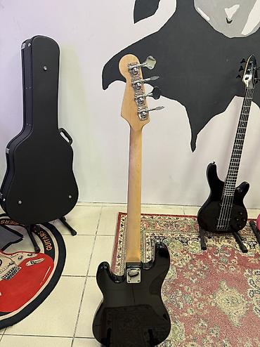 спл: - 4‑струнная модель в классическом стиле P-Bass: - Черный корпус с — 3