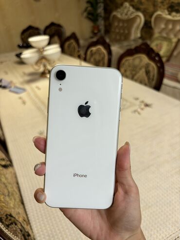 Apple iPhone: IPhone Xr, Б/у, 128 ГБ, Белый, Защитное стекло, 78 %