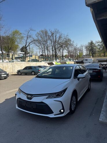 срочно в связи с переездом: Toyota Corolla: 2019 г., 1.8 л, Автомат, Гибрид, Седан