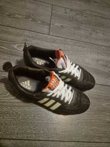 Maskalar, eynəklər: Butslar Adidas, Ölçü: 38