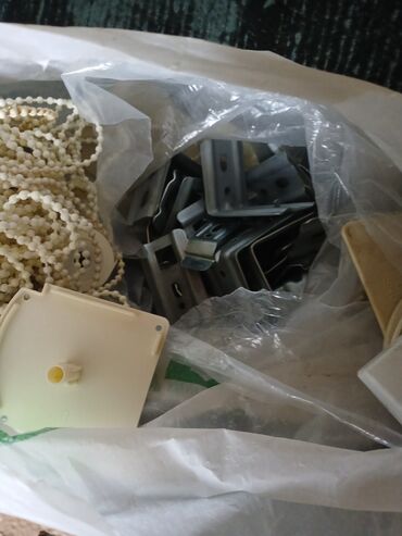 Rulon ştorlar: Jaluz pərdə 6 ədəd iksi böyuk 4 du kicik və əlavə aksezurları hamsı — 4