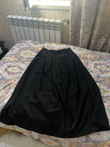 Ətəklər: Salam, 1 defe geylib. Razmer böyük olduğu üçün satılır.42 razmer. 15