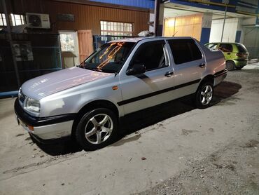 7 местный машина: Volkswagen Vento: 1993 г., 1.8 л, Механика, Бензин, Седан