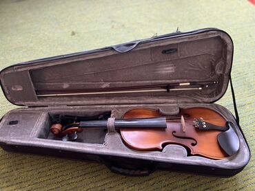 чехлы для скрипки: Б/у скрипка в хорошем состоянии 4/4 продается, мостик в подарок