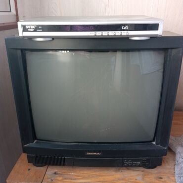 старый телевизор: Рабочий старый телевизор и DVD