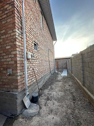 Үйлөр: 4 бөлмө, 180000 м², 8 соток, Бишкек, Новопавловка а. Кыймылсыз мүлк агенттиги — 2