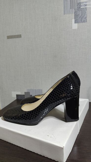 обувь женская классика: Туфли Размер: 35, цвет - Черный