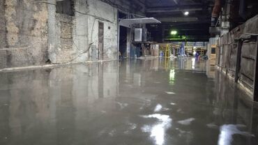 мокрый асфальт: Топинговые полы, бетонные полы с топпингом, Полированные .бетонные