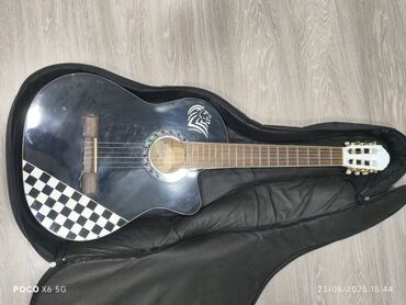 Аккордеоны: Классическая гитара, Marshall, Б/у, Бесплатная доставка