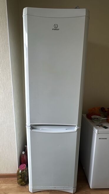 Холодильники: Холодильник Indesit, Требуется ремонт, Двухкамерный, Low frost, 90 * 200 * 55