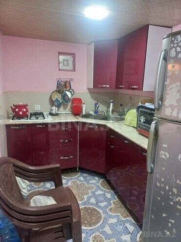 Həyət evləri və villaların satışı: Satılır: həyətyanı sahəsi və tikililər kompleksi - İki mərtəbəli əsas — 9