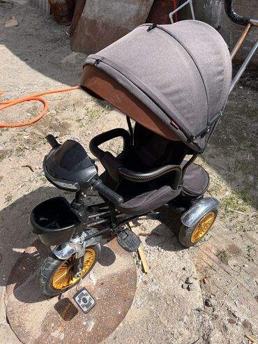 детские коляска бу: Коляска, цвет - Серебристый, Б/у