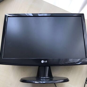 komputer monitoru: LG 19 Monitor. Yaxşı vəziyyətdədir. Problemsizdir. Üzərində adapter