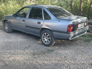 ош машиналар: Opel Vectra: 1990 г., 1.6 л, Механика, Бензин, Седан
