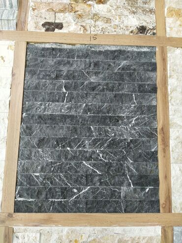 quru taxta: Təbiət daşından dekorativ divar paneli – qrafit/qara tonlarda, ağ