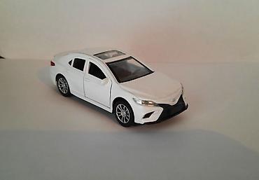 Oyuncaq nəqliyyat: Ağ rəngli sedan tipli oyuncaq model avtomobil - Korpus: metal və — 1