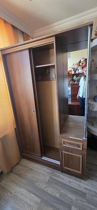 modern stol stullar: Güzgülü sürgülü dolab - Material: taxta/laminat örtüklü, qəhvəyi ağac — 5