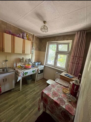 продоется 2 комнатная квартира: 2 комнаты, 43 м², 104 серия, 2 этаж, Старый ремонт