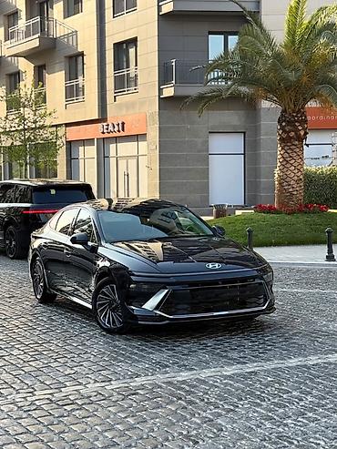 sonata disk: Hyundai Sonata – xamelion rəngi yeni nəsil fastback dizaynlı sedan — 2