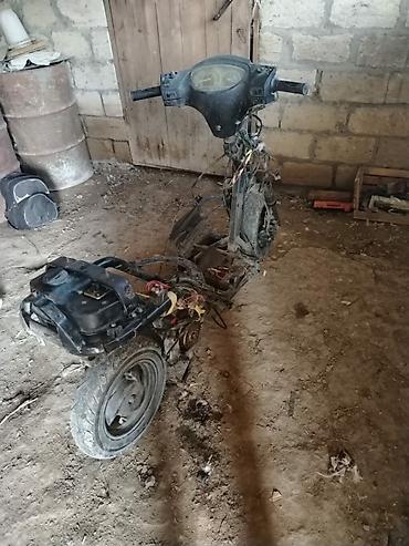 07 masin səkilləri: Xr 50 bkazer mopet satlr - Çərçivə: metal karkas, ön və arxa hissə — 2