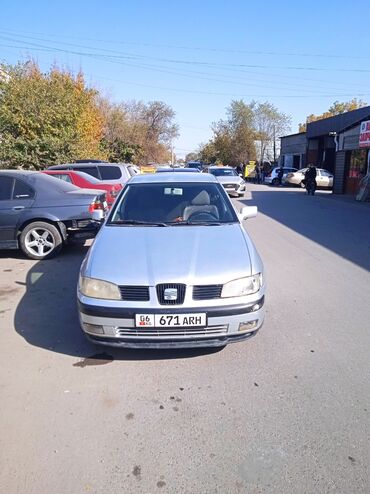 задние плафоны гольф 3: Seat Cordoba: 2001 г., 1.4 л, Механика, Бензин, Хэтчбэк