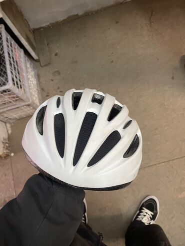 запчасти для велосипеда: Продам шлем велосипедный в хорошем состоянии б/у