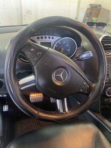 Mercedes-Benz: Mercedes-Benz ML (W164) – qara rəngli, 5 qapılı premium SUV. Xarici — 6