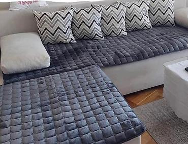 Prekrivači za nameštaj: Set od tri plisana flekera za ugaone garniture i sofe. Dimenzij: * — 11