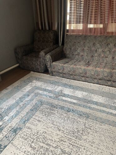 гостинный диван: Прямой диван, цвет - Серый, Б/у