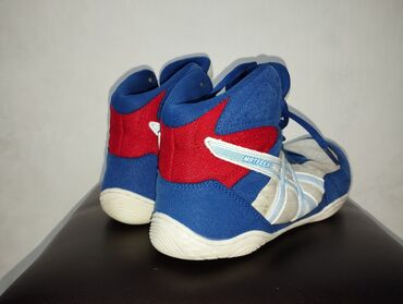 греко римская борьба: Барцовки Asics,оригинал, Вьетнам.
39 размер