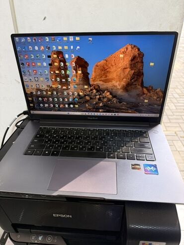 Mətbəx texnikası: AMD Ryzen 5, 8 GB, 15.6 "