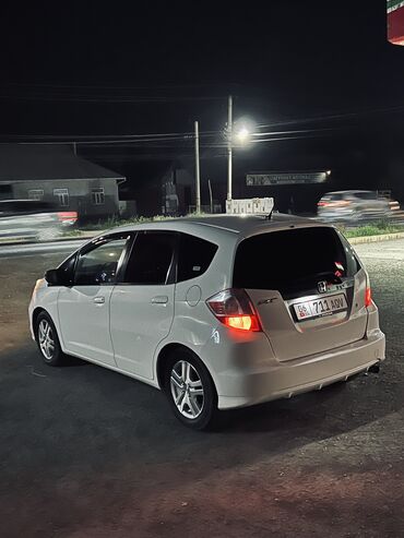 продаю или меняю на автомат: Honda Fit: 2009 г., 1.5 л, Автомат, Бензин