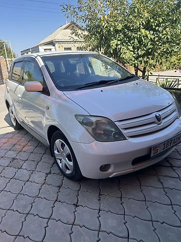 Toyota: Toyota Ist: 2002 г., 1.5 л, Автомат, Бензин, Хэтчбэк — 2