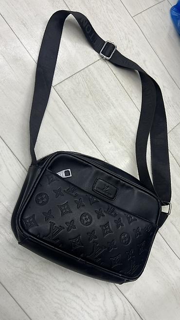 Классические сумки: Классическая сумка, Louis Vuitton, Материал: Экокожа, Застежка на молнии, Унисекс, Б/у — 1