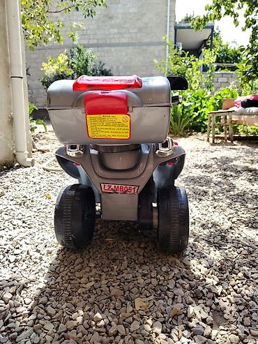 musiqili yeni il oyuncaqları: Uşaqlar üçün elektrikli motosiklet tipli minik oyuncağı. 3 təkərli — 4