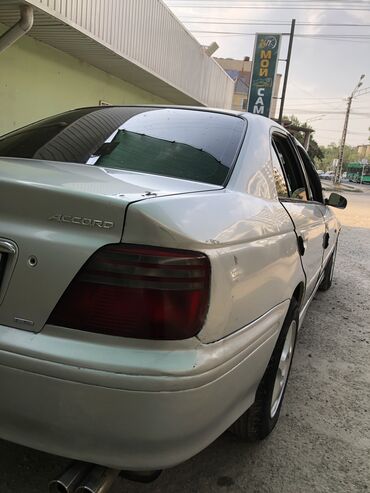 кичине машина: Honda Accord: 1999 г., 1.8 л, Автомат, Бензин, Хэтчбэк