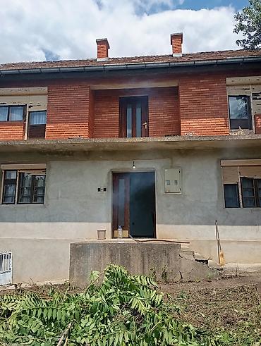 Kuće na prodaju: Kuća sa pomoćnim objektima i prostranim dvorištem - Stambena kuća od — 7