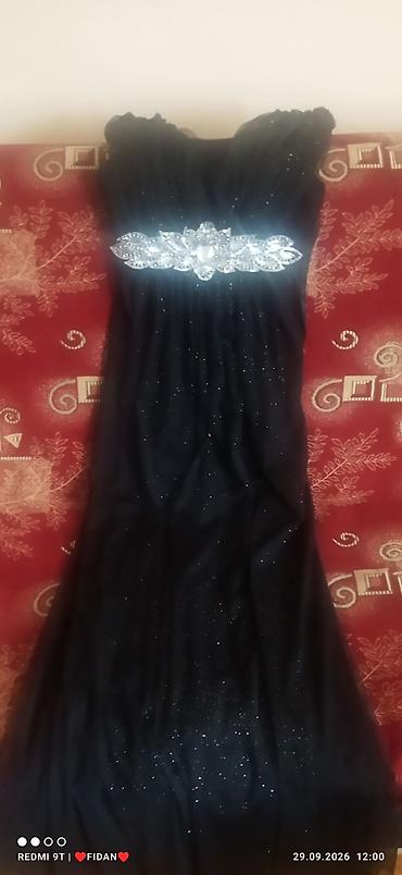 Ziyafət donları: Qara rəngli uzun axşam/libas - Model: maxi uzunluqda, A-kəsim siluet — 2