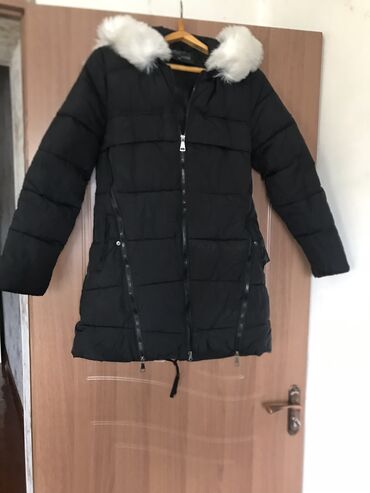 Пуховики и зимние куртки: Продаю куртки разные. Размер 44. Состояние отличное. Район тоголок