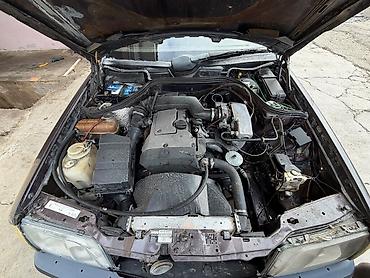 opel astra qapi: Mercedes-Benz E 220: 2.2 l | 1994 il Sedan — 5