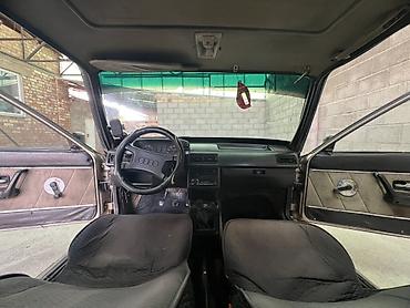 боз белер: Audi 80: 1985 г., 1.8 л, Кол менен иштөөчү, Бензин, Седан — 5