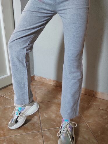 Donji deo: Trenerka siva, C&A, S — 6