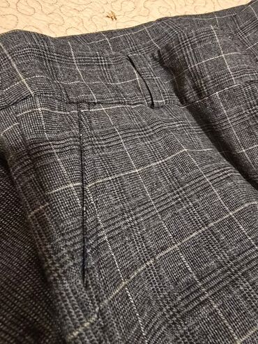 Qadın şalvarları: Bu dəstə müxtəlif üslublu dörd qadın şalvarı və bir qara ətək — 4