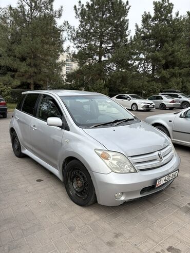 Toyota ist: 2002 г., 1.5 л, Автомат, Бензин, Хэтчбэк