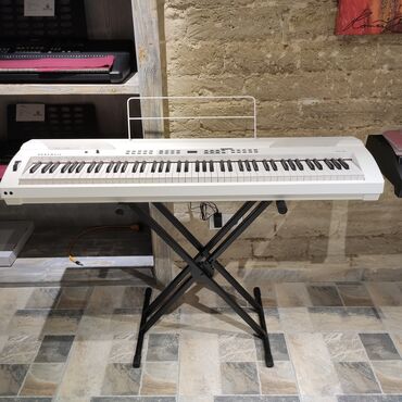 2 ci əl piano: Elekto piano Kurzweil KA-90 Polifoniya:128 Klavişlər:88 Səslər:20
