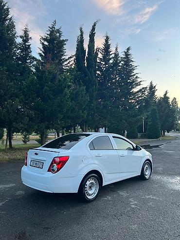 chevralet aveo: Chevrolet Aveo sedan – ağ rəng Əsas xüsusiyyətlər: - Kuzov: 4 qapılı — 9