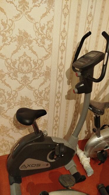 Velotrenajorlar: Kettler Axos Cycle M velotrenajoru. Kompakt ölçüləri sayəsində evdə