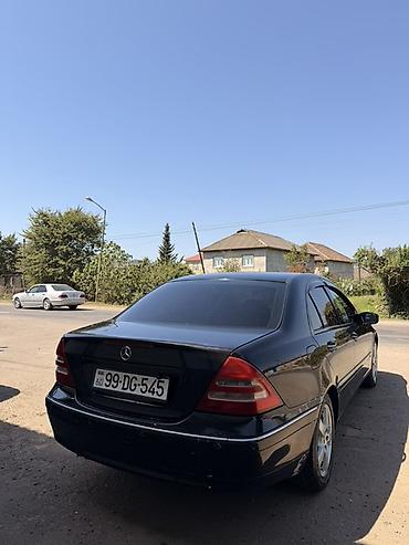 benzinli moped: Mercedes-Benz C-Class: 2.4 l | 2000 il Sedan — 3