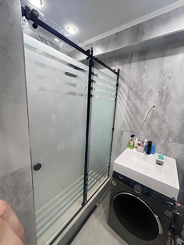 Душевые перегородки и ограждения: Стеклянные прямые душевые перегородки из закаленного стекла. Тип — 11