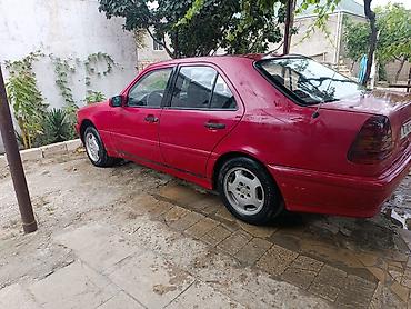 muherrik yastigi: Mercedes-Benz C-Class (W202) sedan - Kuzov: 4 qapılı sedan, qırmızı — 4